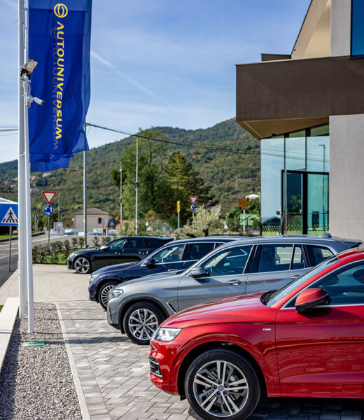 auto-universum-o-nama